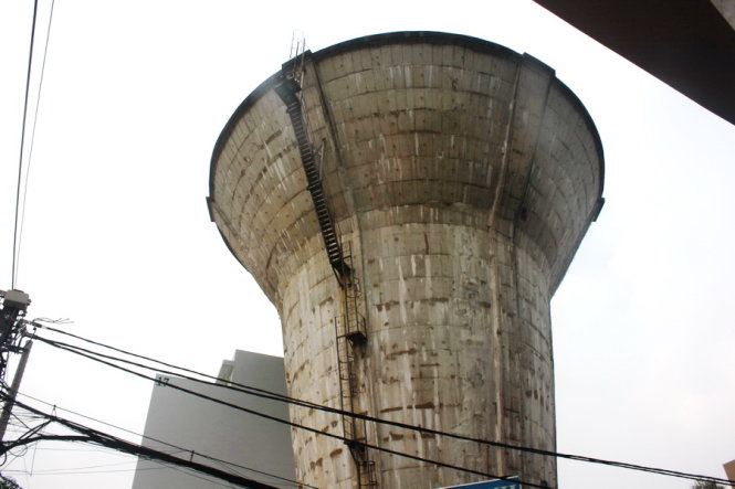 [-]Đề[-]xuất[-]tháo[-]các[-]thủy[-]đài[-]hình[-]nấm[-]khổng[-]lồ[-]giữa[-]Sài[-]Gòn